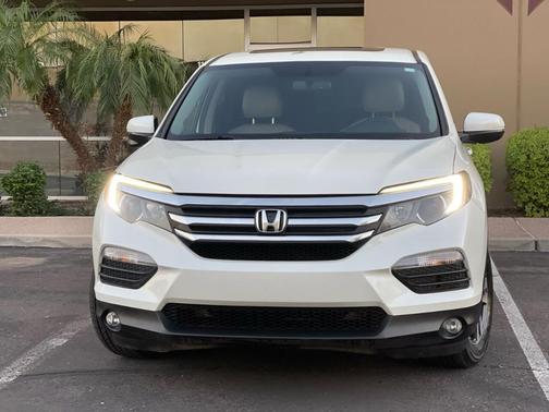 Photo 2 of 32 of 2016 Honda Pilot EX-L