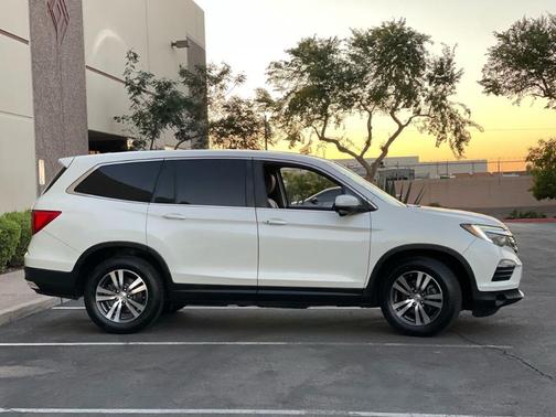 Photo 4 of 32 of 2016 Honda Pilot EX-L