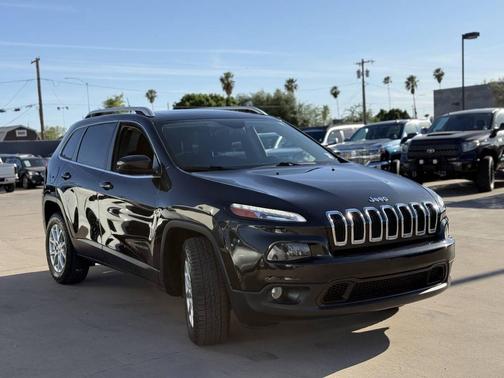 Brilliant Black Crystal Pearlcoat 2015 Jeep Cherokee Latitude
