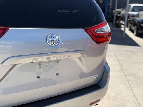 2017 Toyota Sienna LE