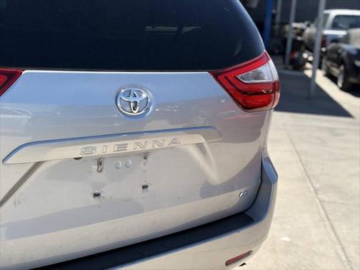2017 Toyota Sienna LE