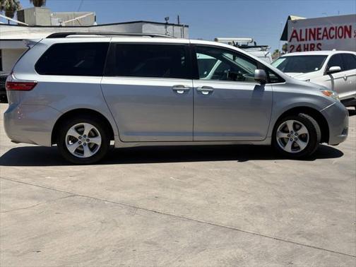 2017 Toyota Sienna LE