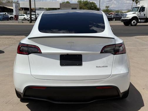 Pearl White Multi-Coat 2023 Tesla Model Y Performance Dual Motor All-Wheel Drive