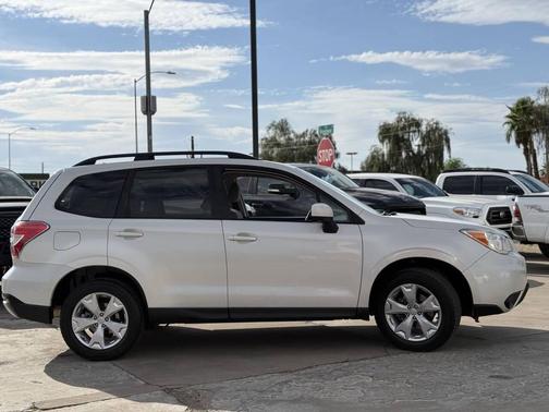 Satin White Pearl 2014 Subaru Forester 2.5i Premium