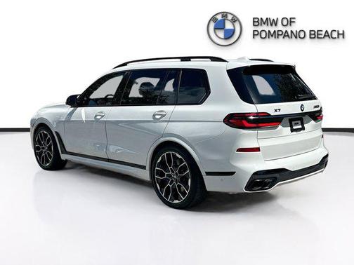 2025 BMW X7 M60i