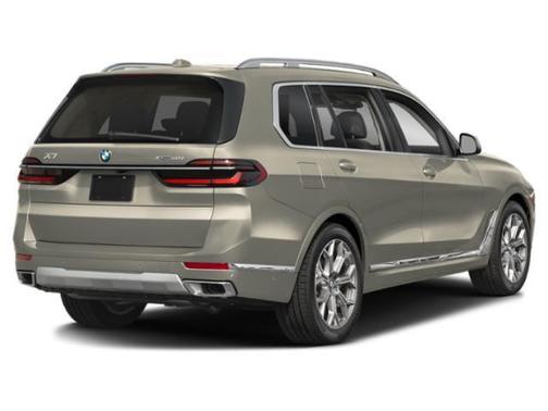 Manhattan Green Metallic 2027 BMW X7 xDrive40i
