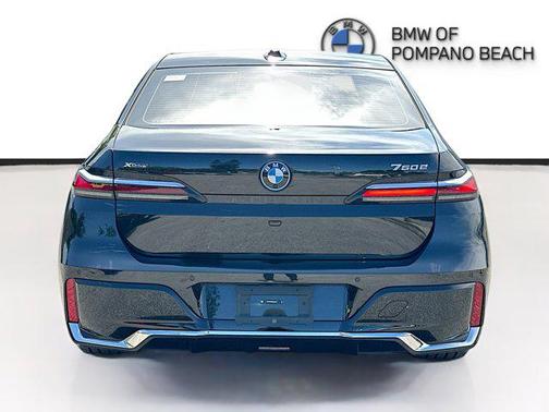 2024 BMW 750e i xDrive