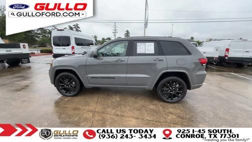 Sting Gray Clearcoat 2022 Jeep Grand Cherokee LAREDO