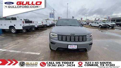 Sting Gray Clearcoat 2022 Jeep Grand Cherokee LAREDO