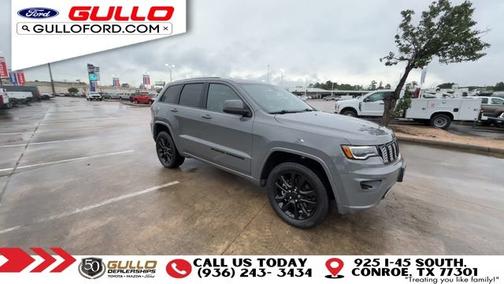 Sting Gray Clearcoat 2022 Jeep Grand Cherokee LAREDO