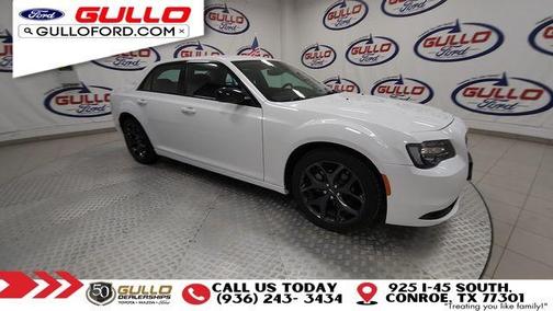 2023 Chrysler 300 Touring