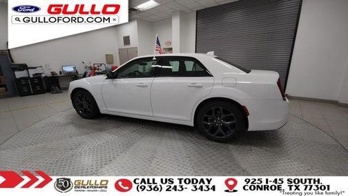 2023 Chrysler 300 Touring