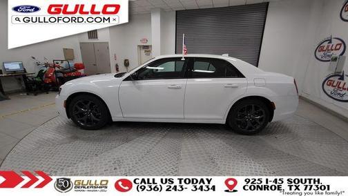 2023 Chrysler 300 Touring