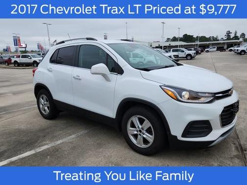 Summit White 2017 Chevrolet Trax LT