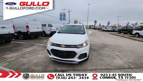 Summit White 2017 Chevrolet Trax LT