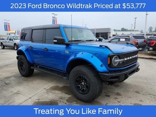 VELOCITY BLUE METALLIC 2023 Ford Bronco WILDTRAK