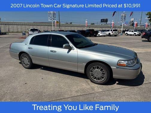 2007 Lincoln Town Car Signature Limited
