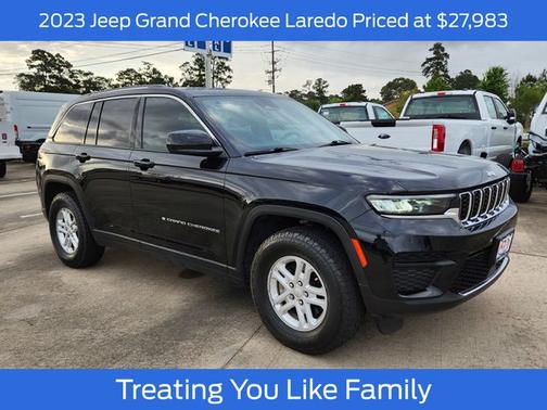 Diamond Black 2023 Jeep Grand Cherokee LAREDO