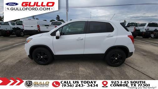 Summit White 2022 Chevrolet Trax LS