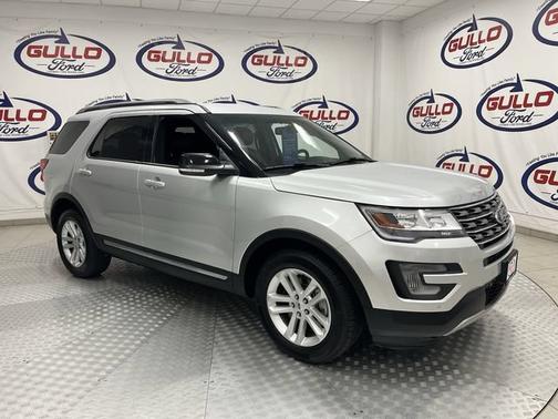 INGOT SILVER METALLIC 2017 Ford Explorer XLT