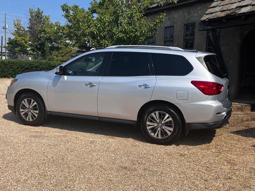 2018 Nissan Pathfinder SV