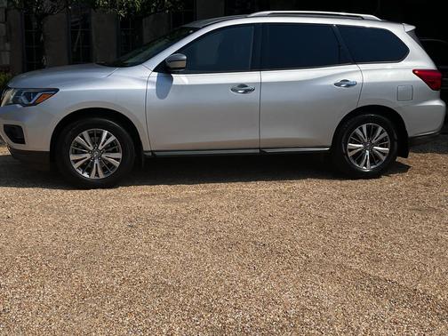 2018 Nissan Pathfinder SV