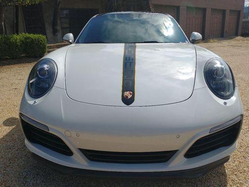 2017 Porsche 911 Carrera