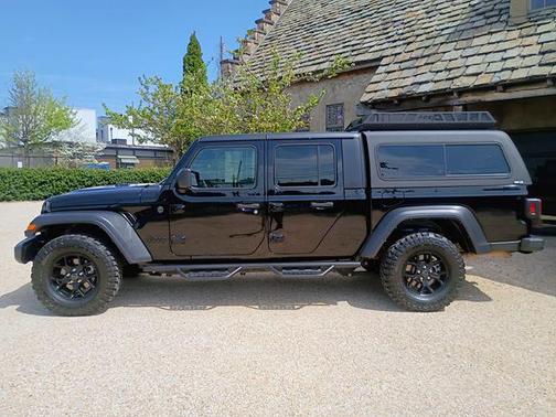 Black Clearcoat 2023 Jeep Gladiator Sport S
