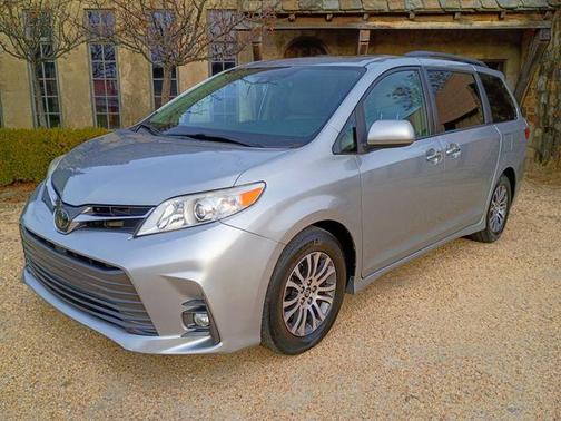 2019 Toyota Sienna XLE