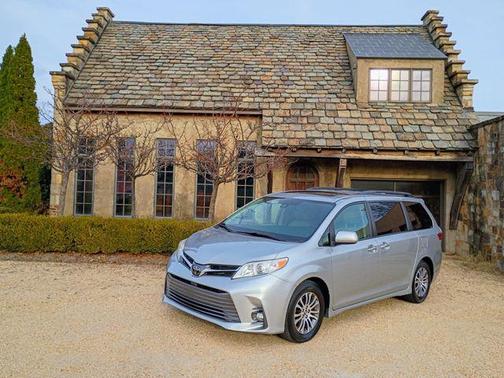 2019 Toyota Sienna XLE