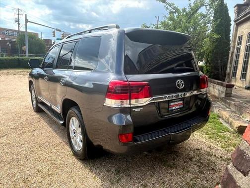 2018 Toyota Land Cruiser Base
