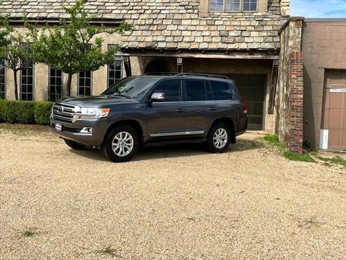 2018 Toyota Land Cruiser Base