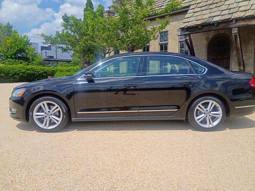 Black 2014 Volkswagen Passat 1.8T Auto SEL Premium