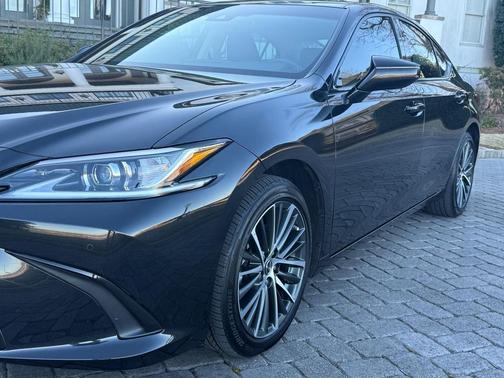 2023 Lexus ES 250 Base