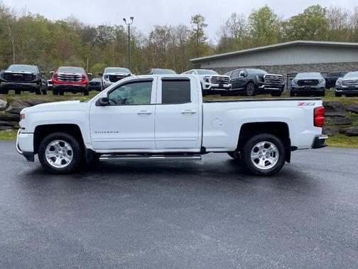 Summit White 2018 Chevrolet Silverado 1500 LT