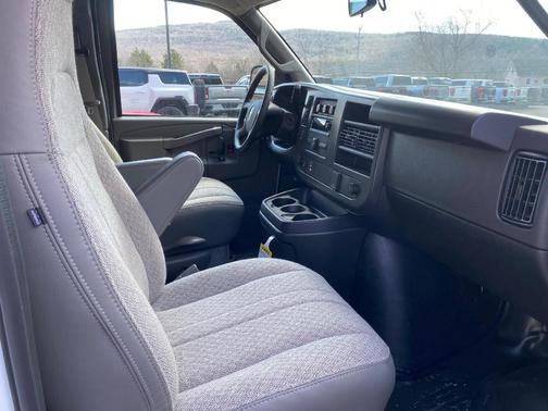 Summit White 2026 GMC Savana 3500 Work Van