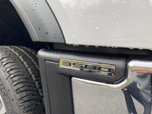 Summit White 2026 GMC Sierra 3500 Pro