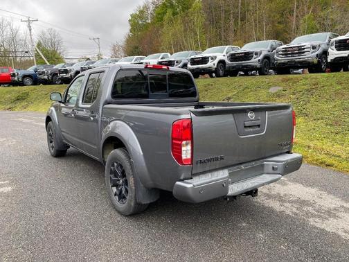 Gun Metallic 2018 Nissan Frontier SV