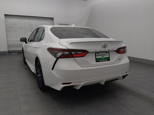 White 2022 Toyota Camry SE