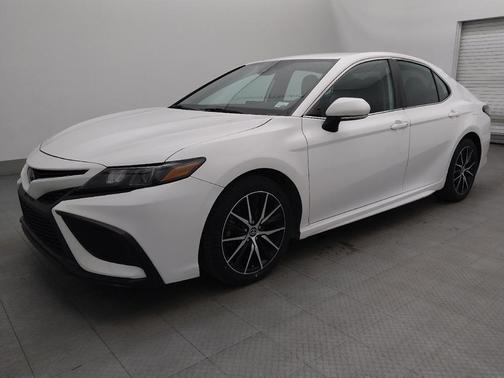 White 2022 Toyota Camry SE