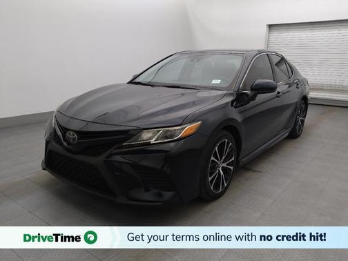 Green 2019 Toyota Camry SE