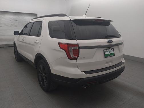 White 2018 Ford Explorer XLT