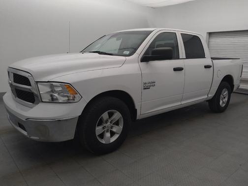 Bright White Clearcoat 2022 RAM 1500 Classic SLT