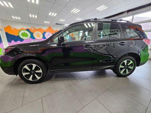 Crystal Black Silica 2018 Subaru Forester 2.5i Premium