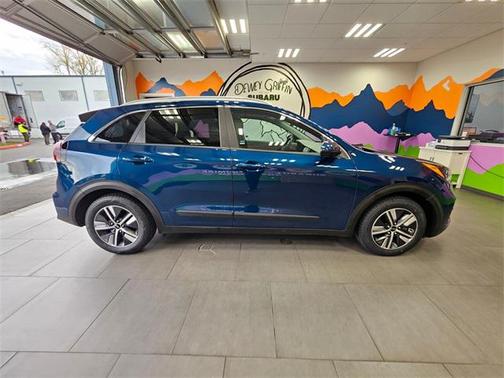 2022 Kia Niro LXS
