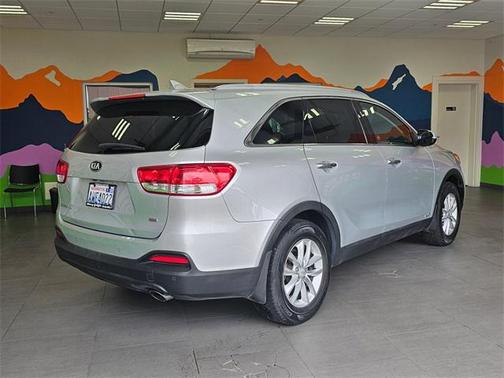 2016 Kia Sorento LX