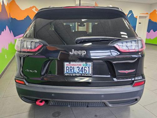 Diamond Black Crystal Pearlcoat 2019 Jeep Cherokee Trailhawk