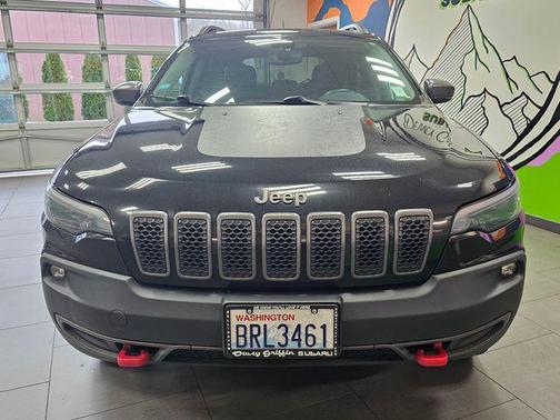 Diamond Black Crystal Pearlcoat 2019 Jeep Cherokee Trailhawk