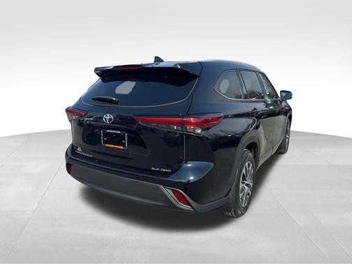 Midnight Black Metallic 2023 Toyota Highlander XLE