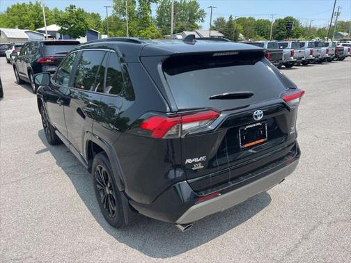 2022 Toyota RAV4 Hybrid SE